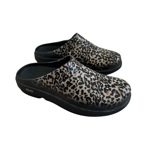 Oofos OOcloog Leopard Womens 10 Slip On Brown Mules Clogs Recovery  Comfort $134 - Picture 1 of 8